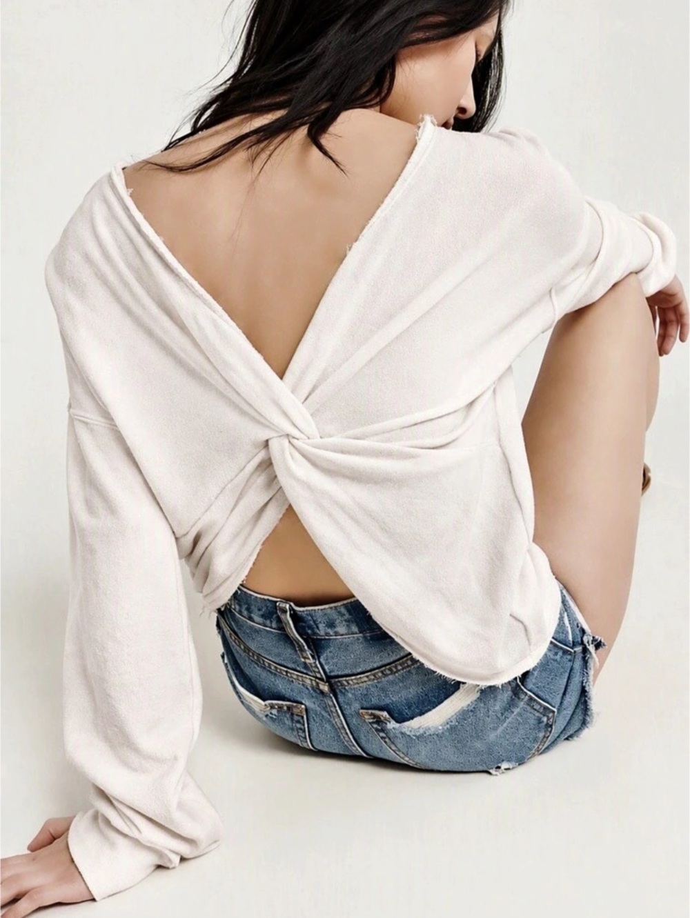 NWT Abercrombie & Fitch Twist Front Twist Back Sweater Top Winter White
Medium
